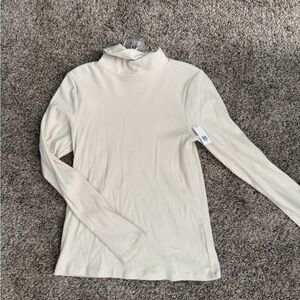 Old Navy Cream Long Sleeve Turtleneck